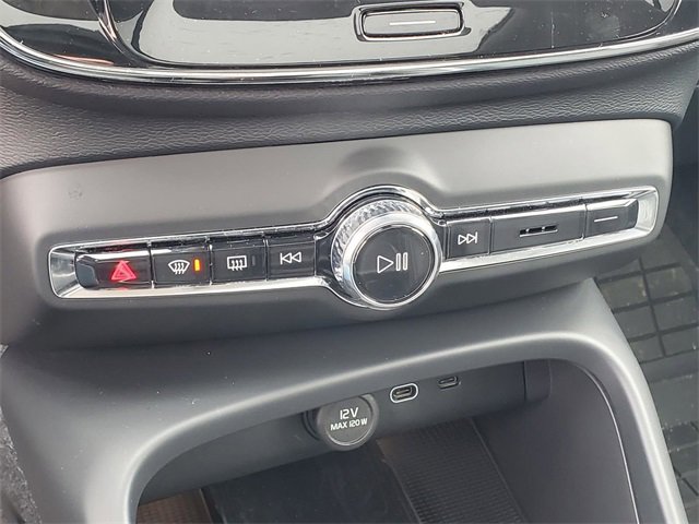 Used 2025 Volvo XC40 B5 Core w/ Protection Package Premier image 26