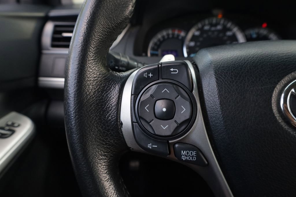 Used 2012 Toyota Camry SE image 19