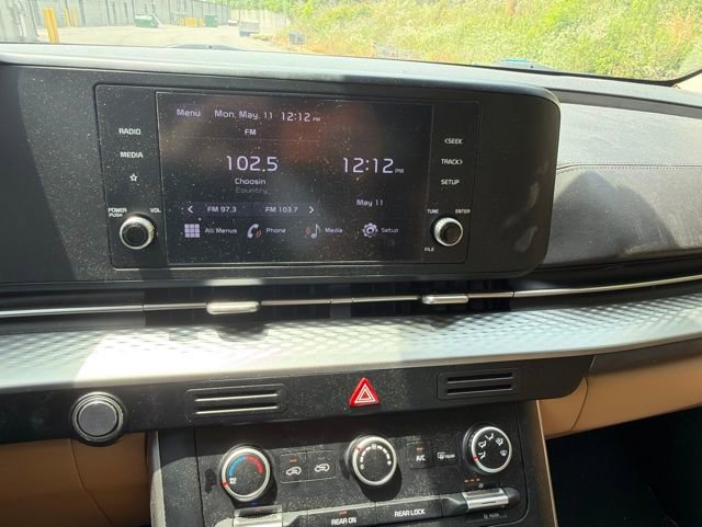 Used 2023 Kia Carnival LX FWD image 13