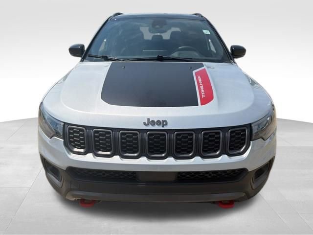 Used 2025 Jeep Compass Trailhawk image 7