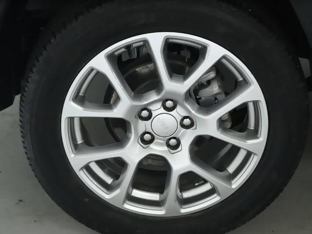 Used 2023 Jeep Compass Latitude AWD/4WD image 12
