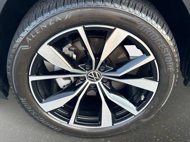Used 2024 Volkswagen Atlas Cross Sport SEL Premium R-Line AWD/4WD image 9