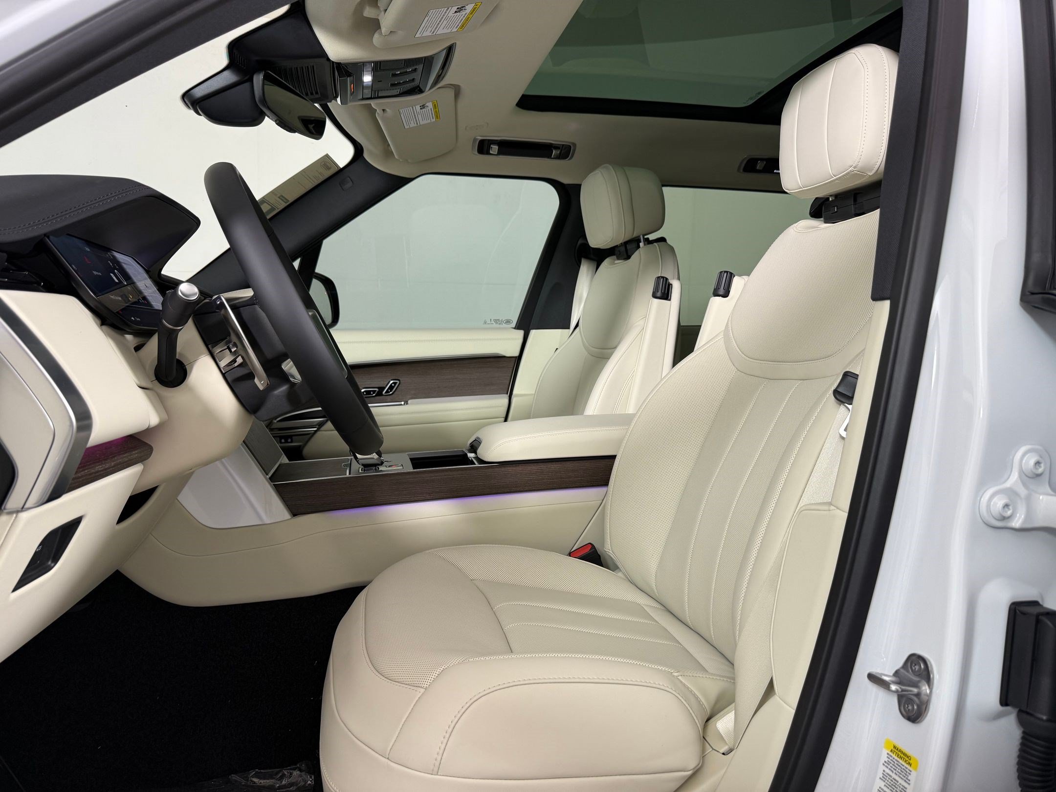 New 2026 Land Rover Range Rover Long Wheelbase SE AWD/4WD image 5
