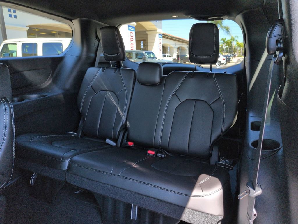 New 2026 Chrysler Pacifica Select image 25
