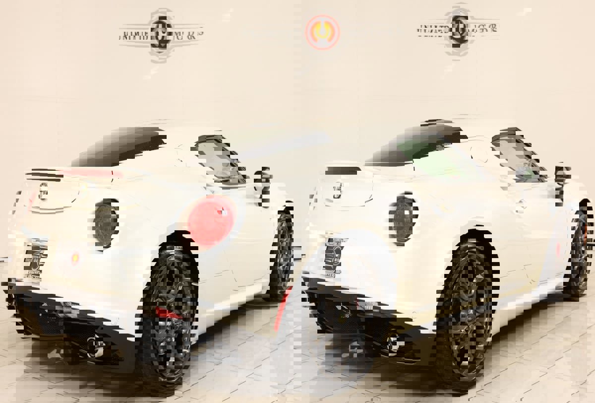 Used 2015 Alfa Romeo 4C Base w/ Leather Interior Group image 3