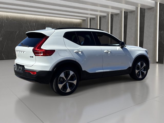 Used 2026 Volvo XC40 B5 Plus AWD/4WD image 6