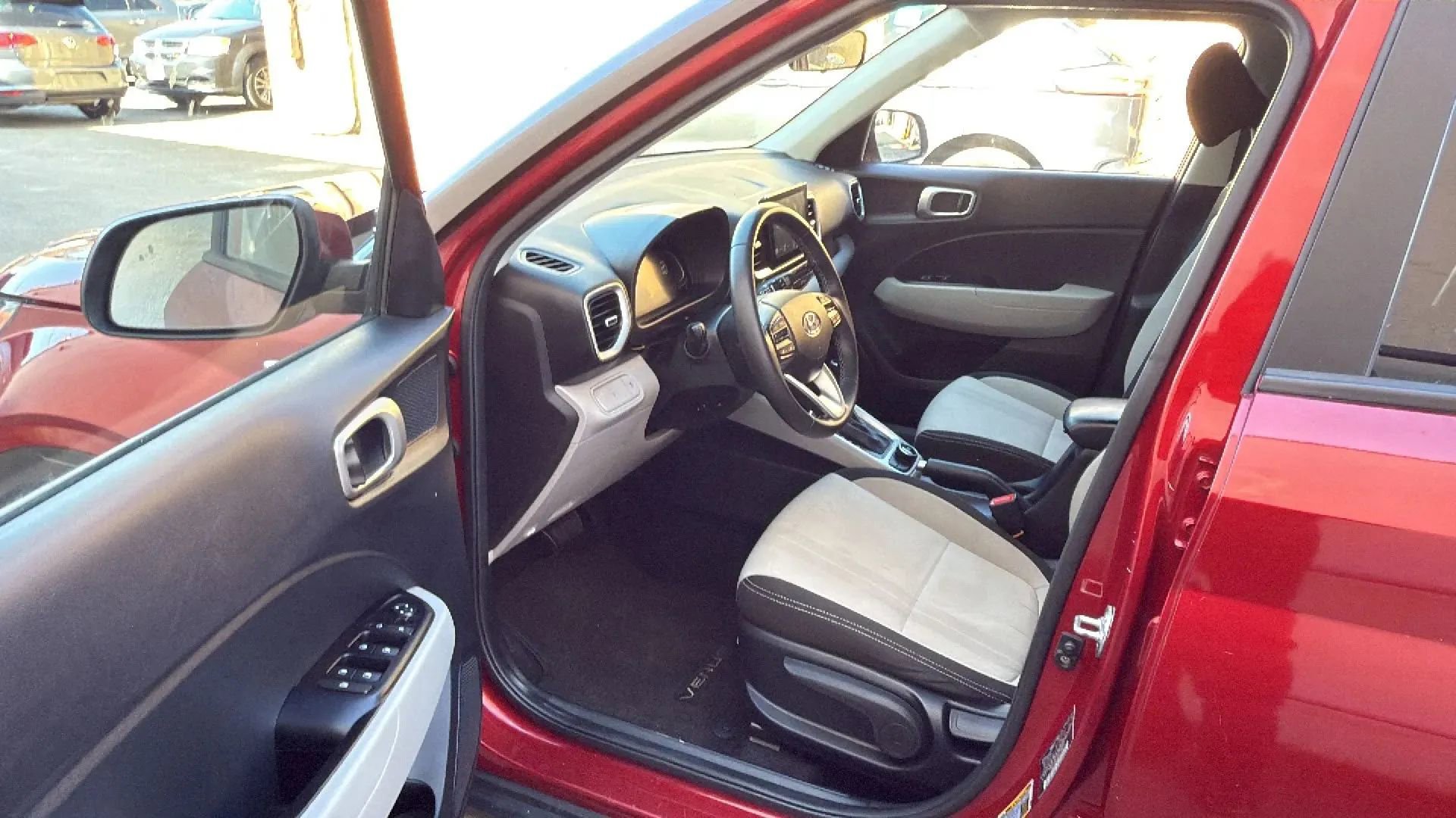 Used 2024 Hyundai Venue SEL image 22