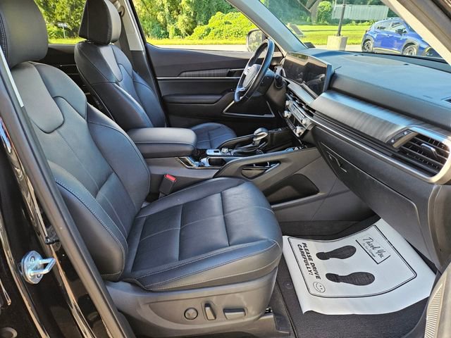 Used 2023 Kia Telluride EX w/ EX Captain's Chair Package image 16