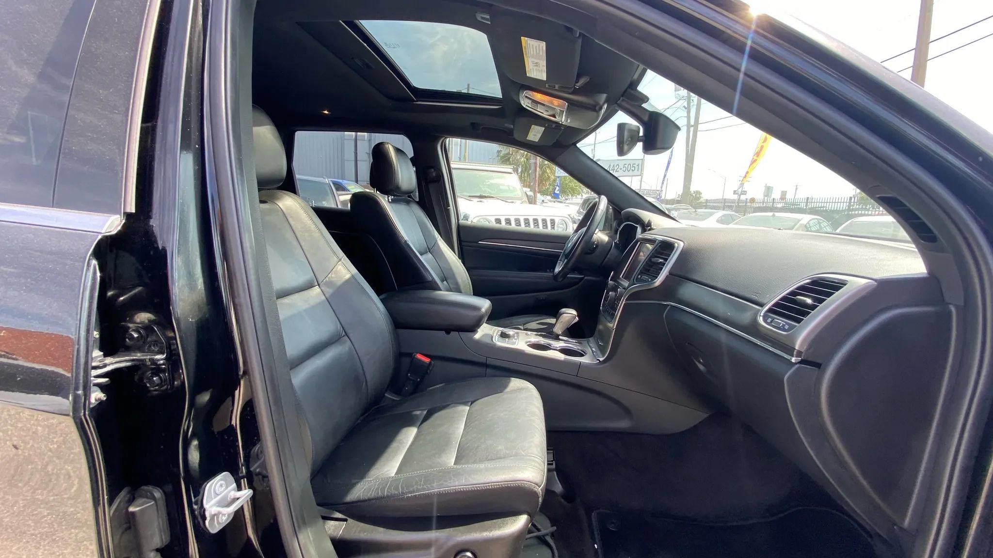 Used 2018 Jeep Grand Cherokee Limited AWD/4WD image 14
