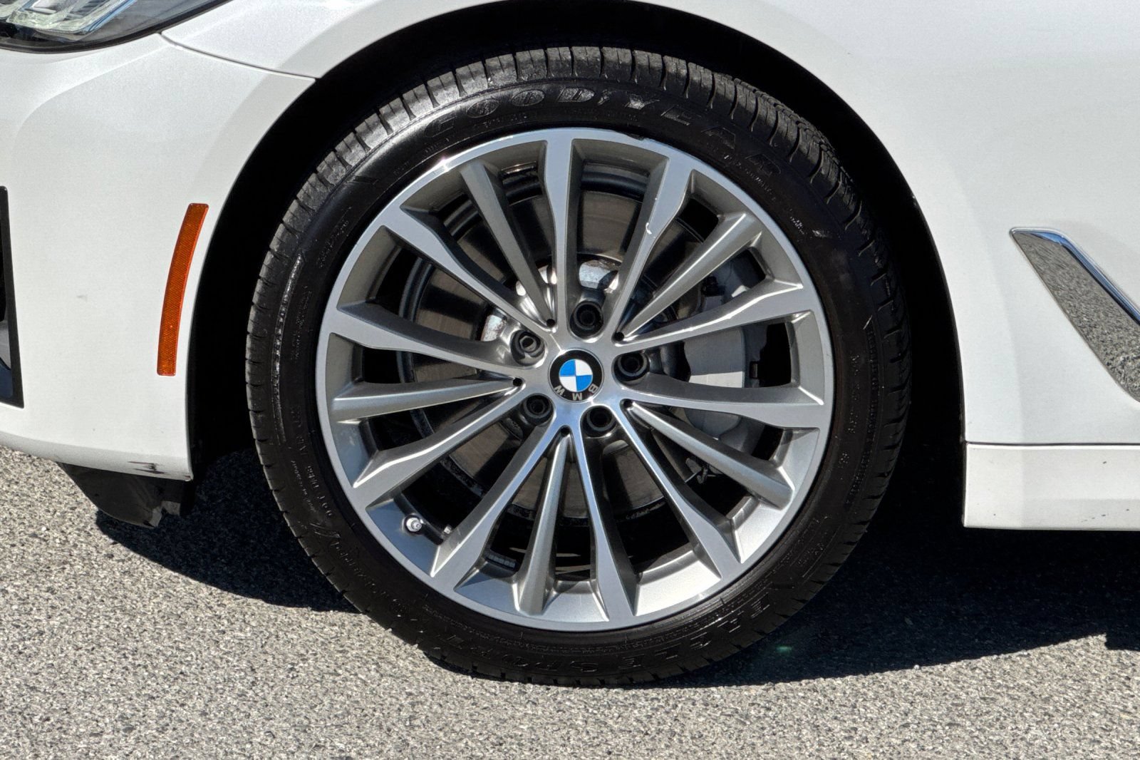 Used 2023 BMW 530i w/ Convenience Package RWD image 31