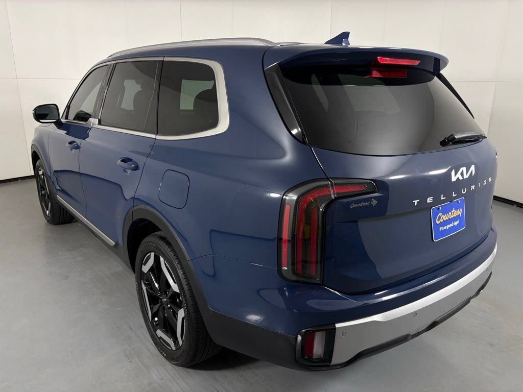 Used 2023 Kia Telluride EX w/ EX Captain's Chair Package FWD image 6