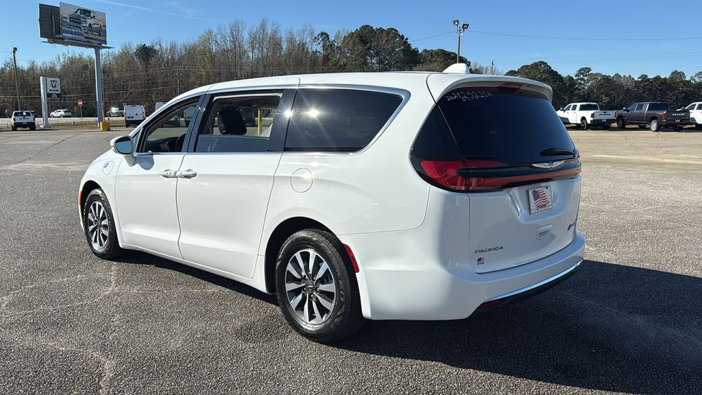 Used 2022 Chrysler Pacifica Touring-L image 6