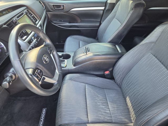 Used 2019 Toyota Highlander Plus FWD image 11