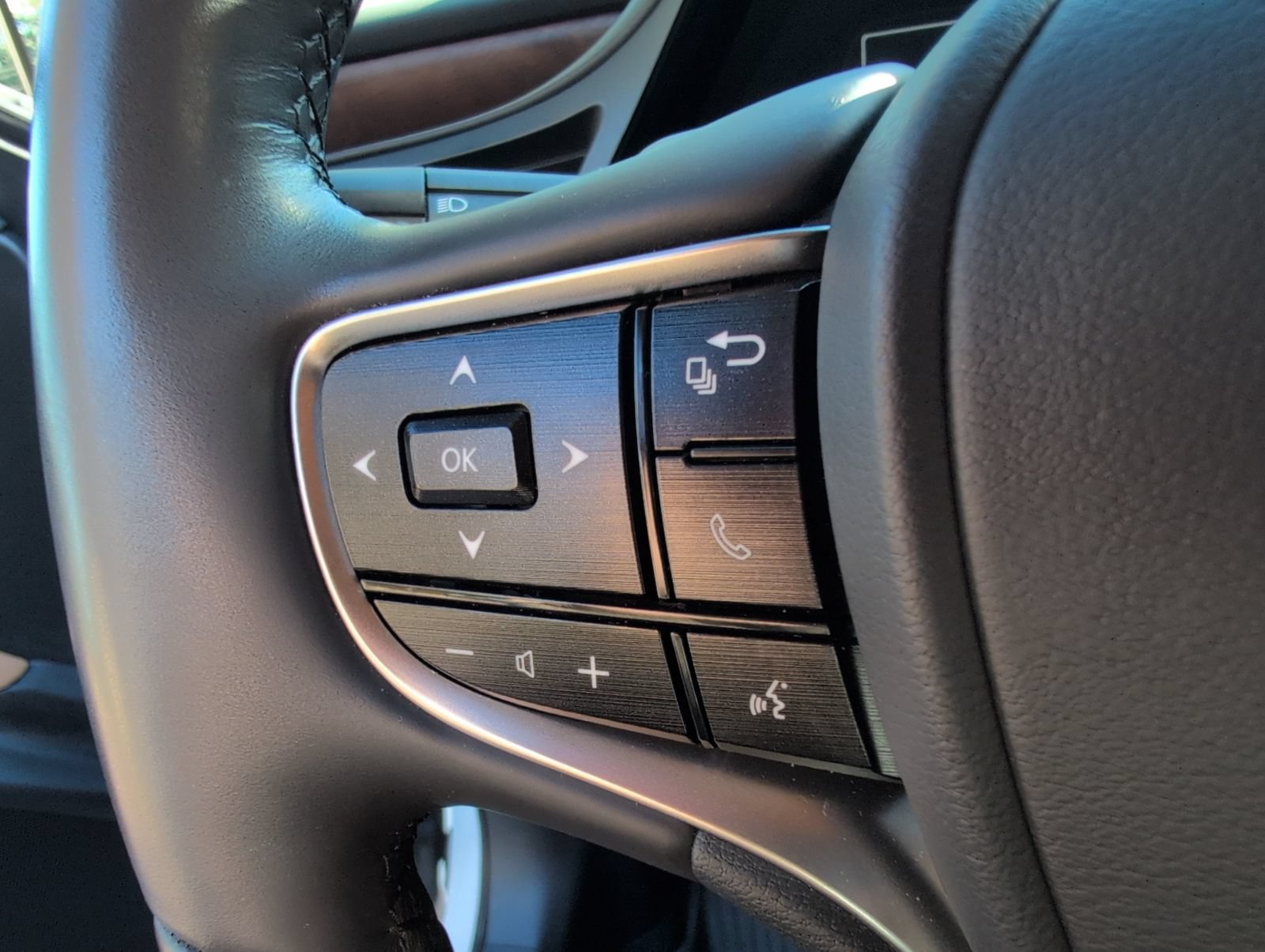 Used 2022 Lexus ES 350 Ultra Luxury w/ Accessory Package 2 FWD image 11