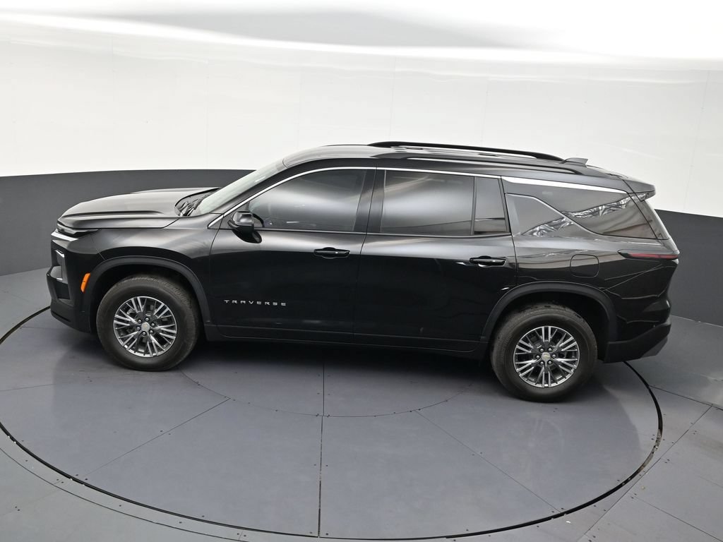 Used 2025 Chevrolet Traverse LT FWD image 10