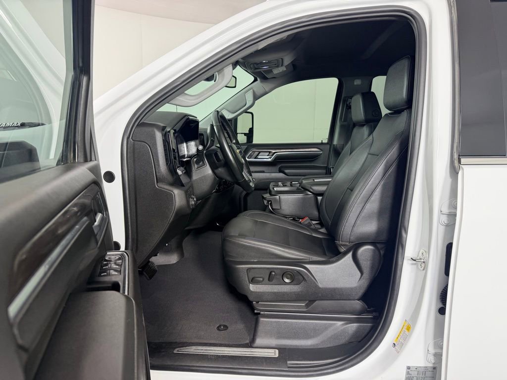 Used 2024 Chevrolet Silverado 2500 LTZ AWD/4WD image 26
