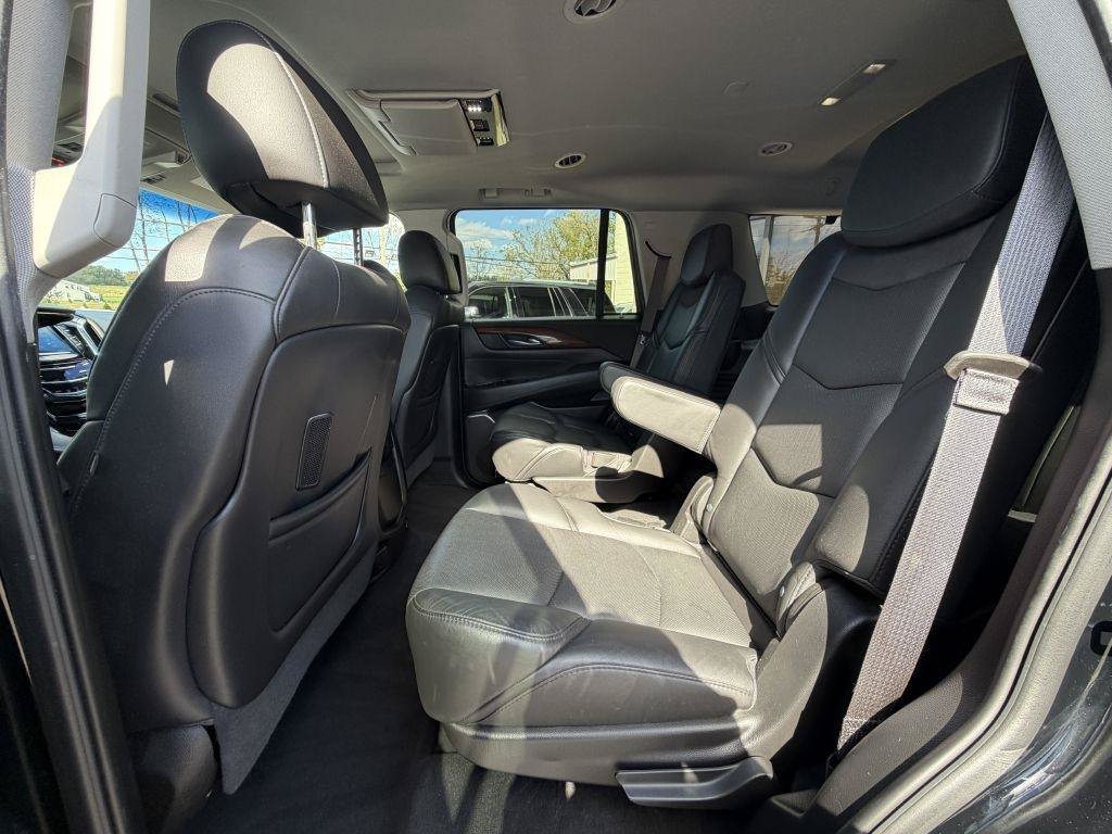 Used 2017 Cadillac Escalade Luxury AWD/4WD image 16