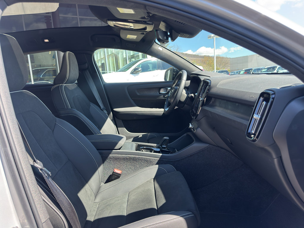 Certified 2023 Volvo C40 P8 Recharge Ultimate image 17