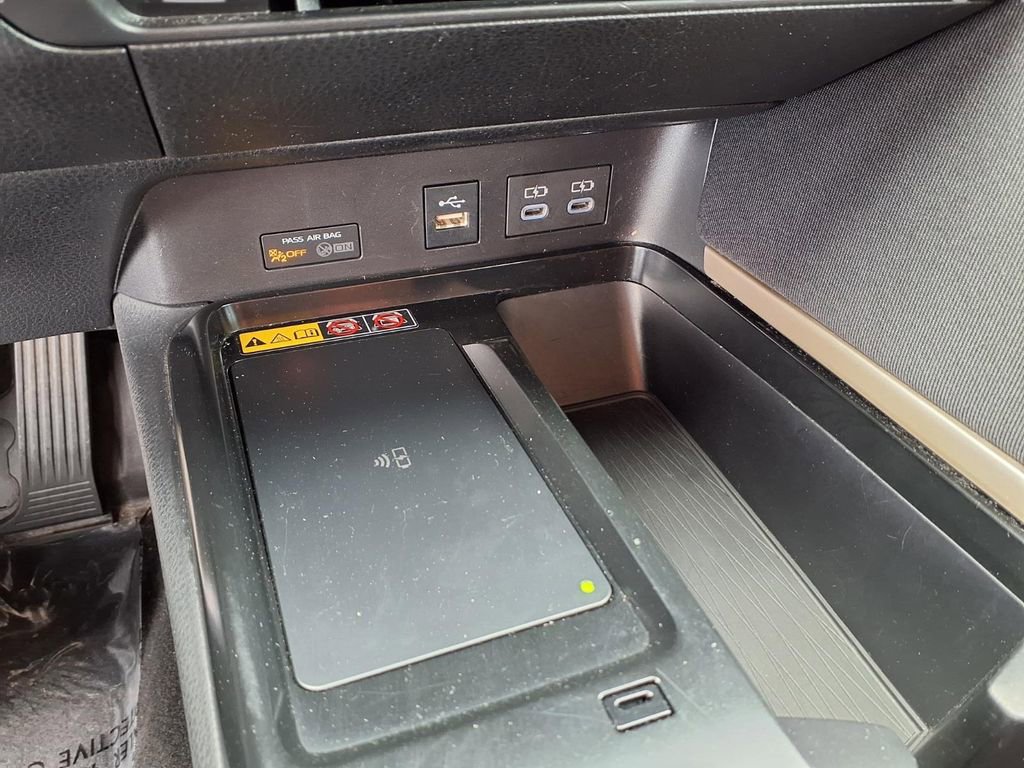 Used 2025 Toyota Camry LE image 9