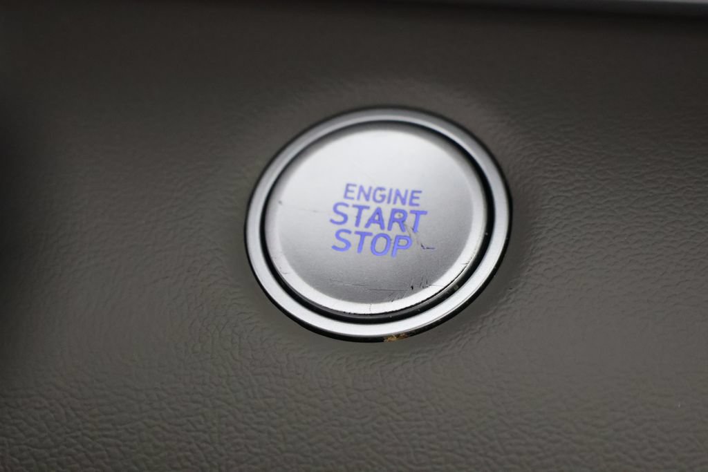 Used 2023 Hyundai Elantra SEL w/ Preferred Accessory Package FWD image 16