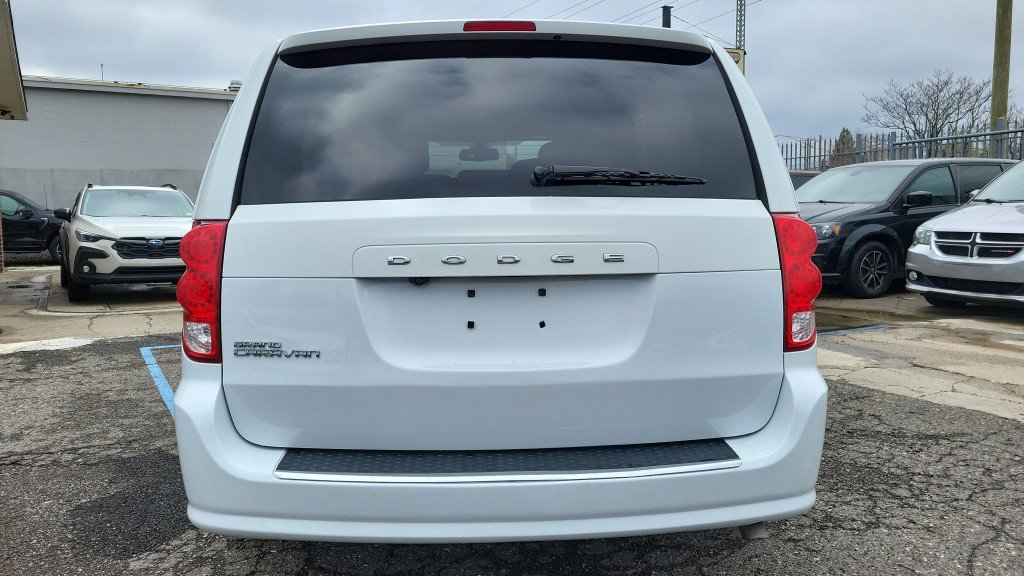 Used 2019 Dodge Grand Caravan SXT image 9