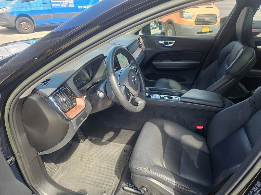 Certified 2023 Volvo XC60 B5 Plus image 18