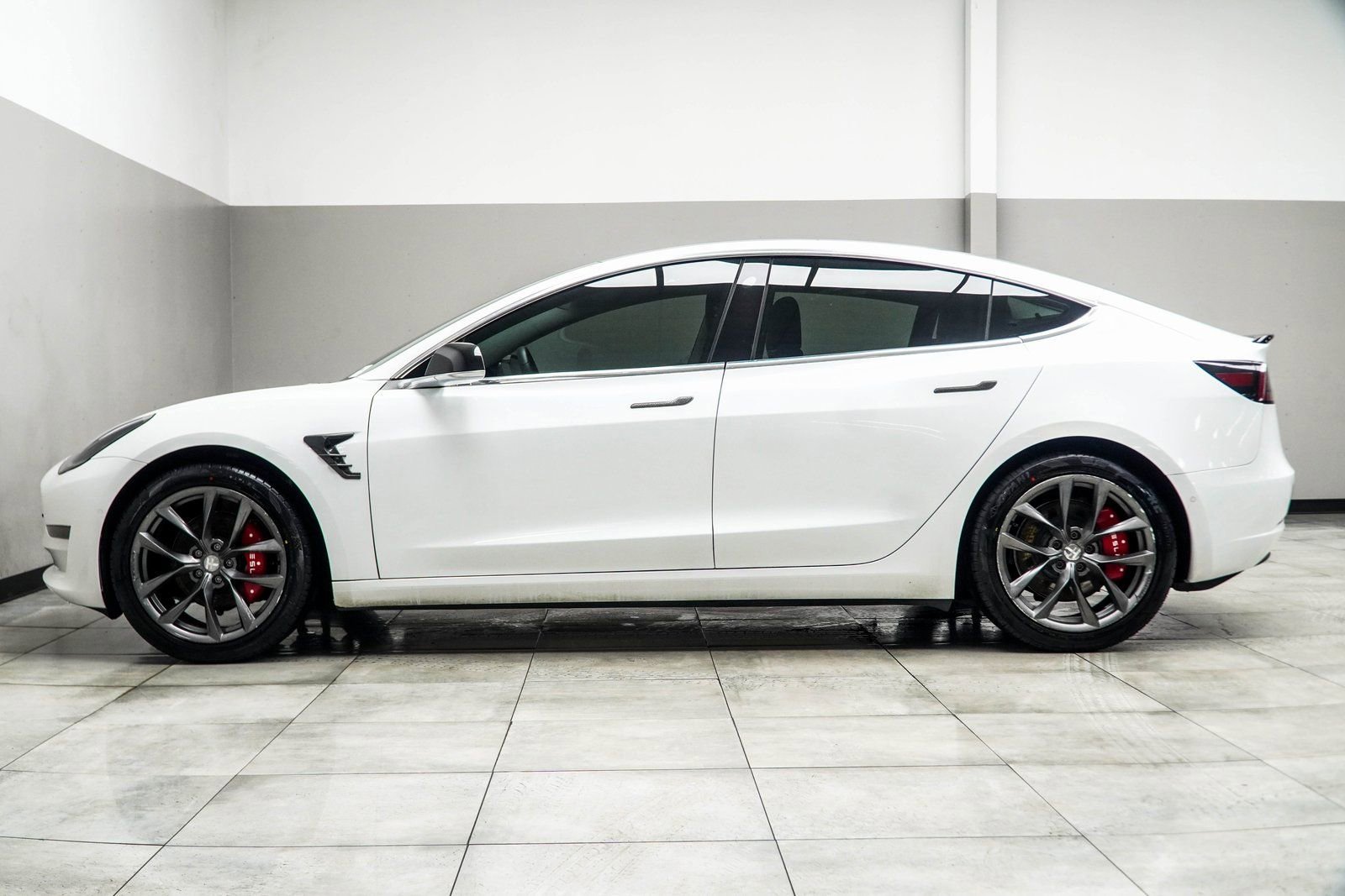 Used 2019 Tesla Model 3 Standard Range image 9