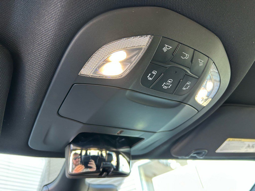 New 2025 Chrysler Voyager LX image 32