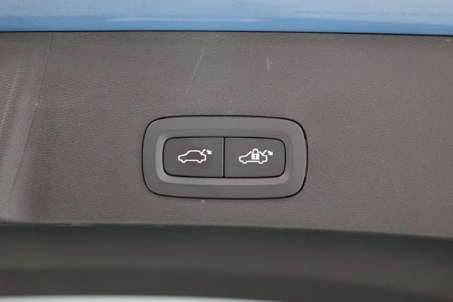 Used 2025 Volvo XC40 B5 Plus AWD/4WD image 38