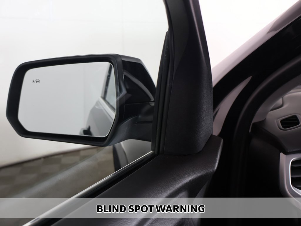 Used 2023 GMC Acadia SLE w/ Driver Convenience Package image 4