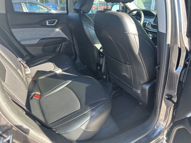 Used 2022 Jeep Compass Latitude FWD image 9