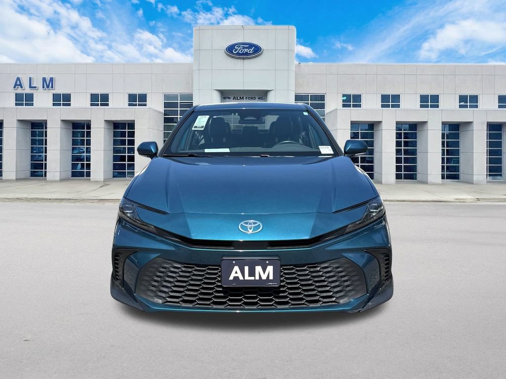 Used 2025 Toyota Camry SE image 2