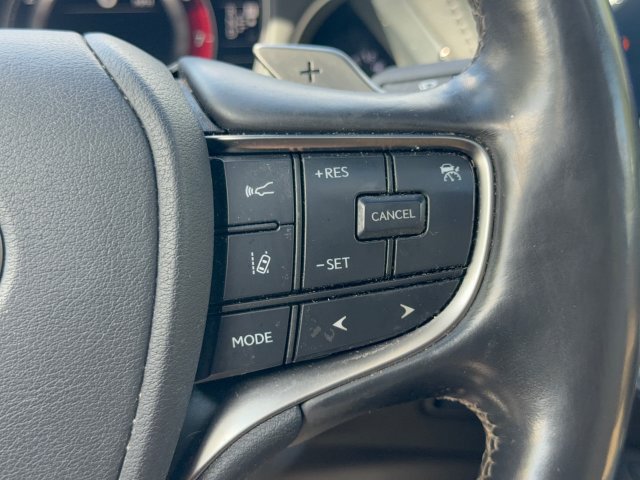 Used 2023 Lexus LS 500 w/ Accessory Package (Z2) RWD image 18