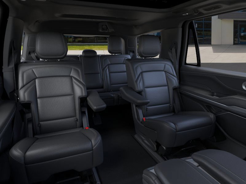 New 2026 Lincoln Navigator Reserve w/ Jet Appearance Package AWD/4WD image 11