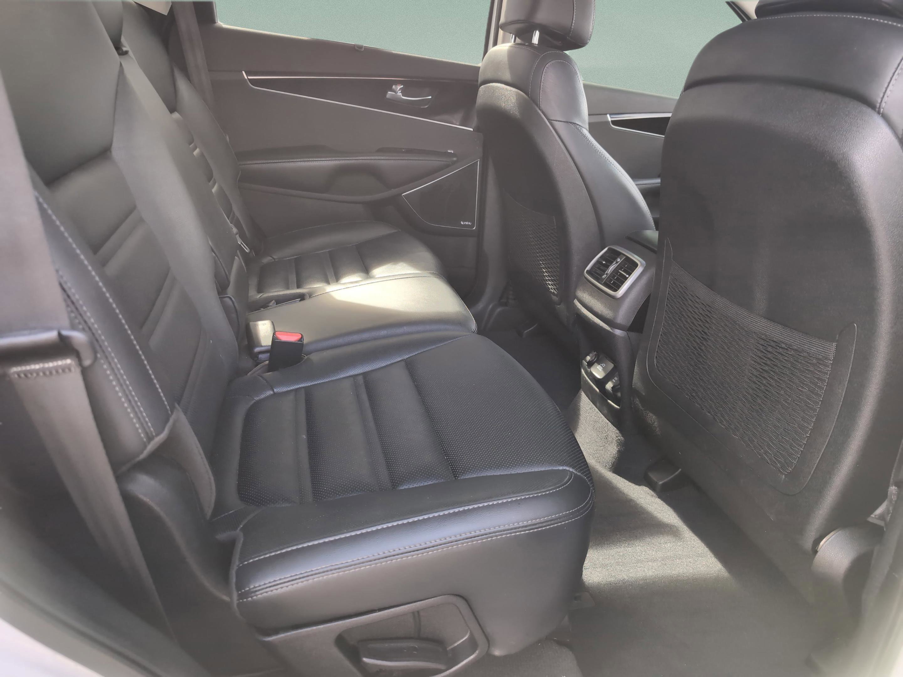 Used 2017 Kia Sorento SX image 27