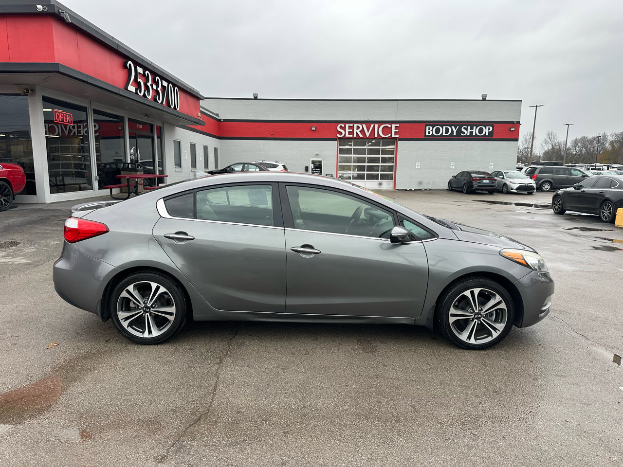 Used 2016 Kia Forte EX image 2