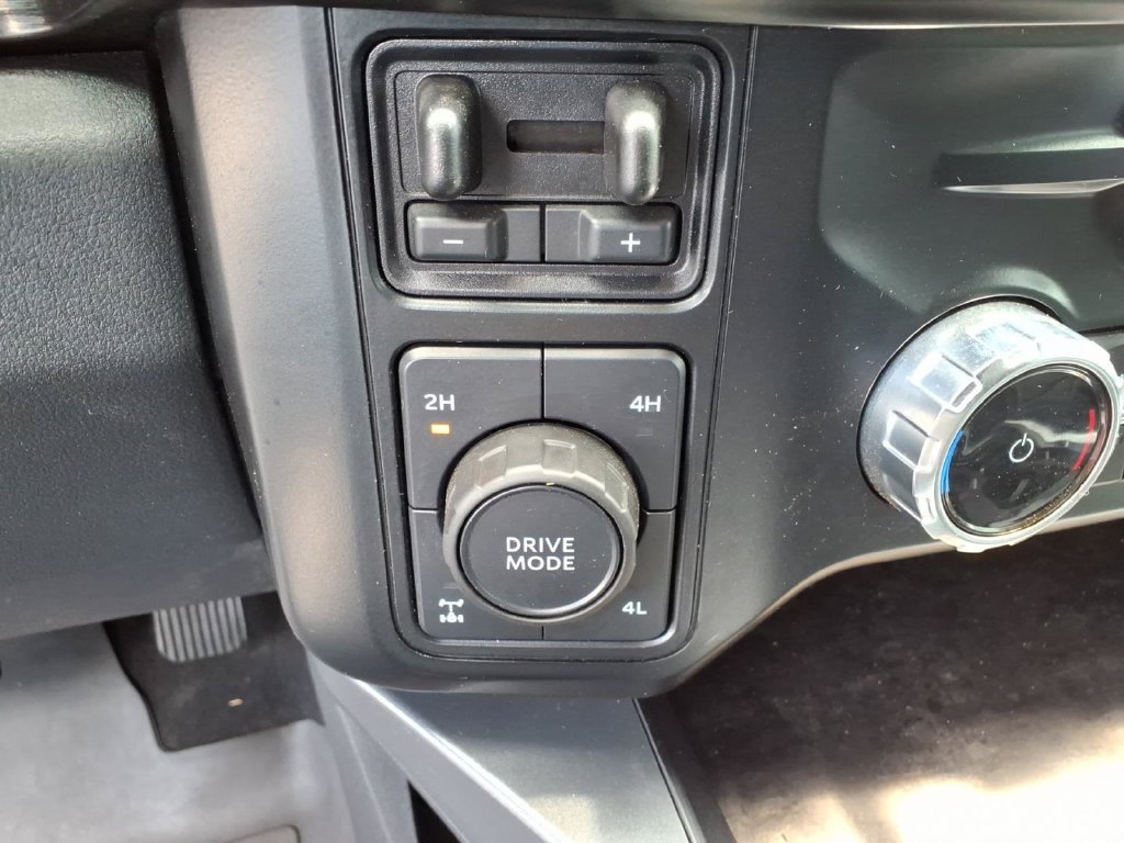 Used 2024 Ford F250 Lariat w/ Black Appearance Package AWD/4WD image 29