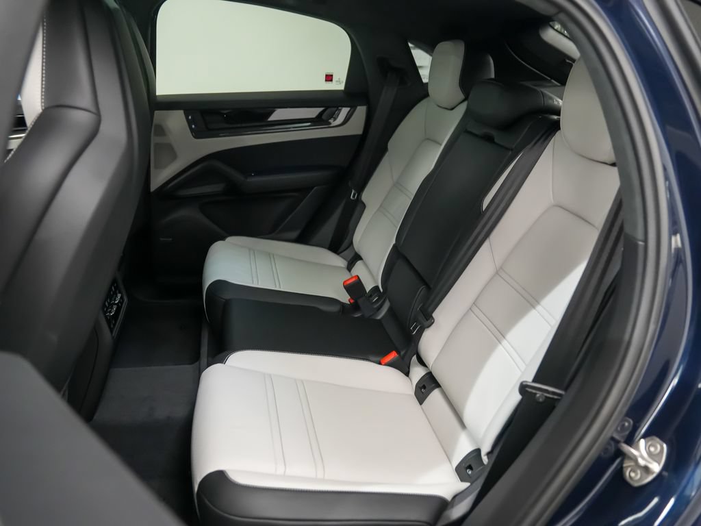 New 2026 Porsche Cayenne GTS AWD/4WD image 14