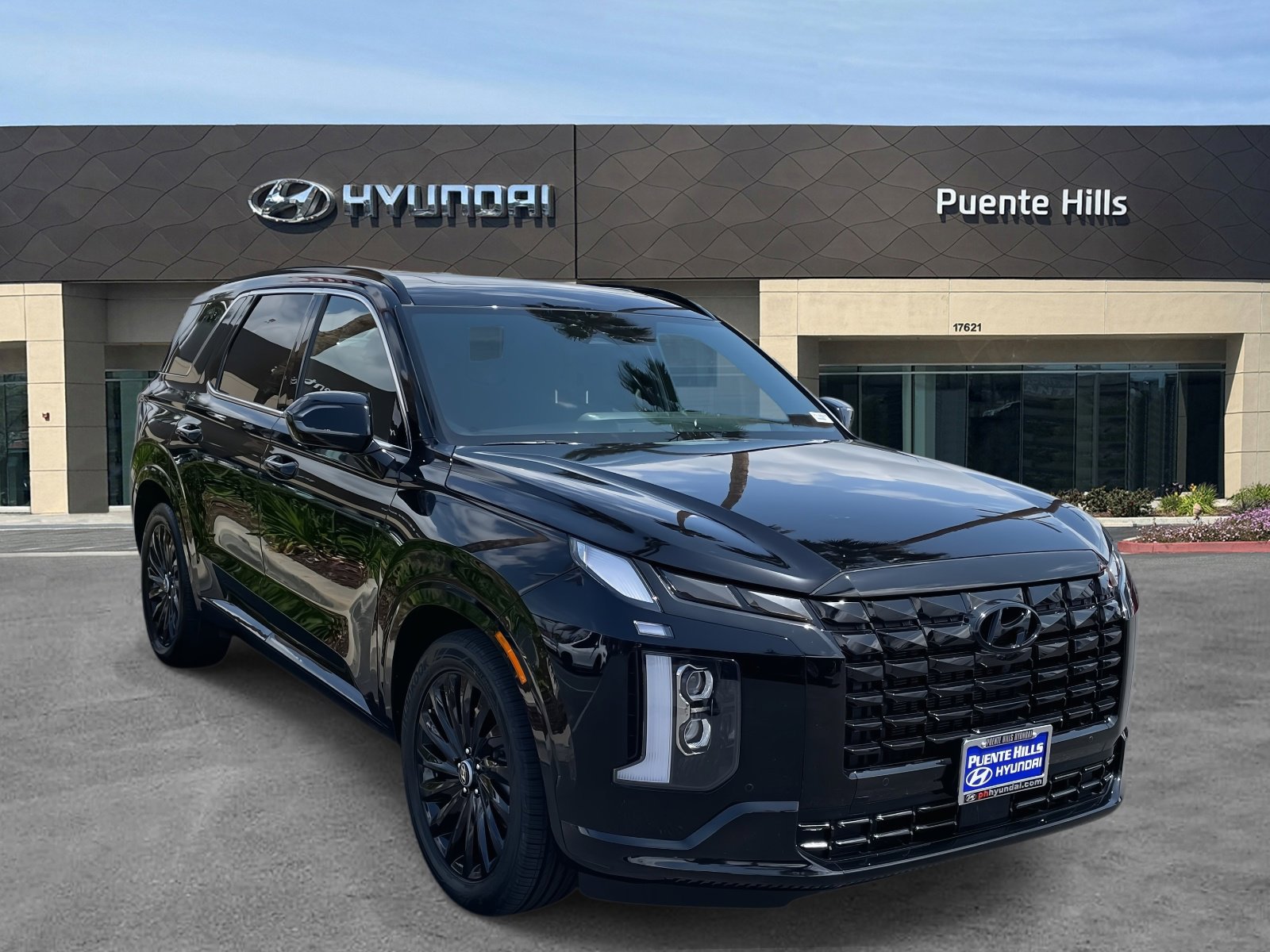 Used 2024 Hyundai Palisade Calligraphy image 3