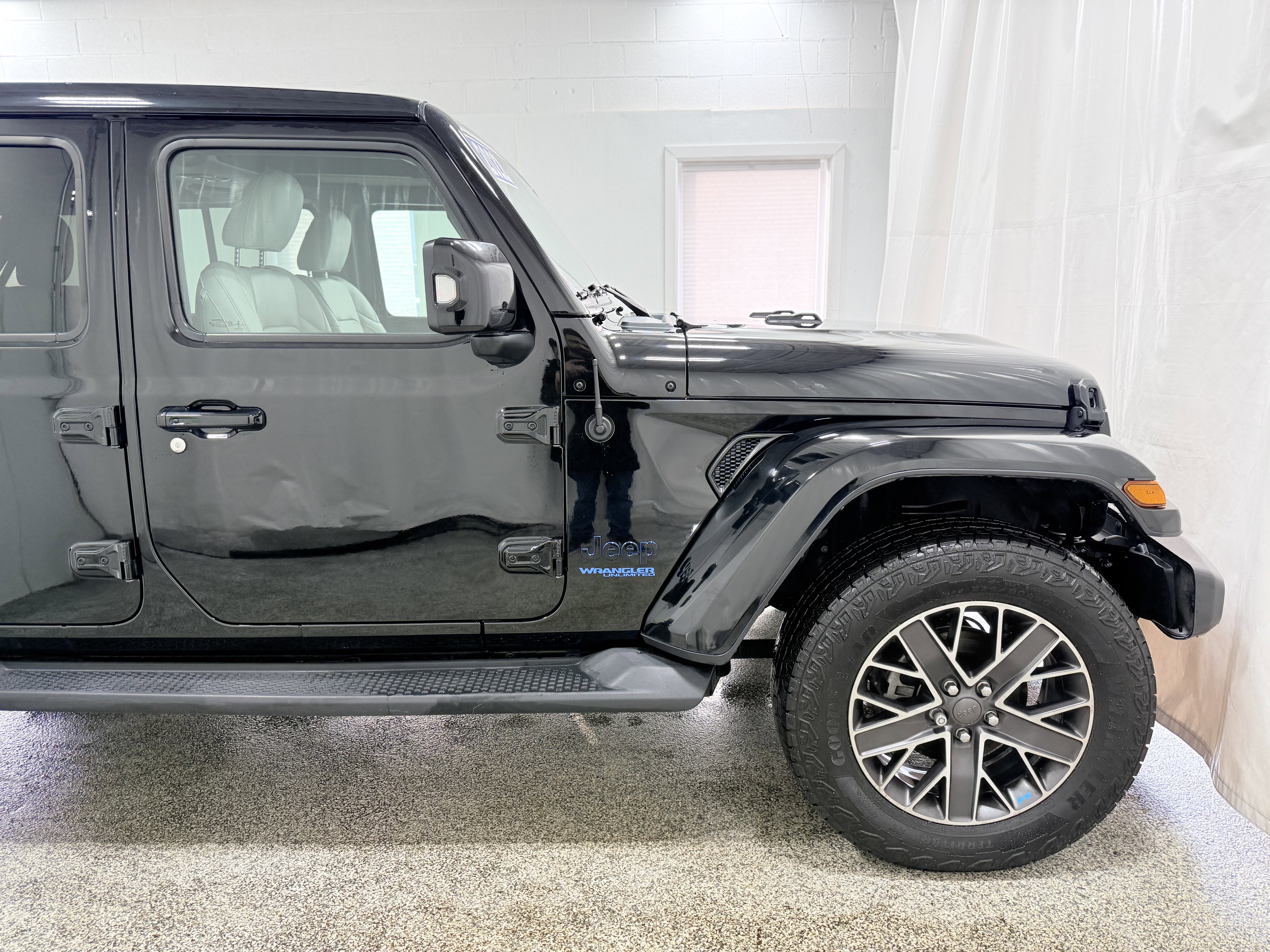 Used 2022 Jeep Wrangler Unlimited Sahara image 8