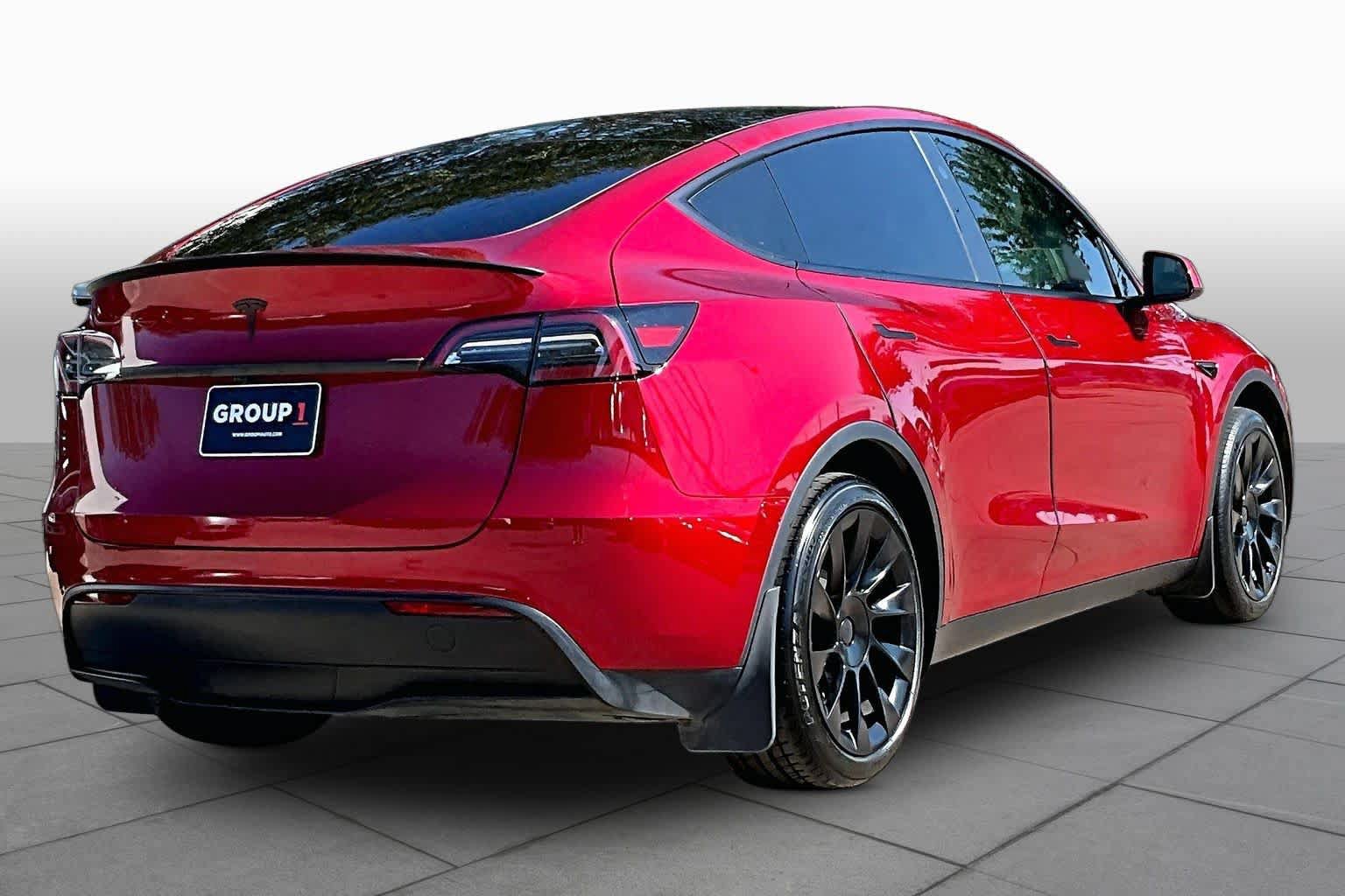 Used 2024 Tesla Model Y 2WD image 11