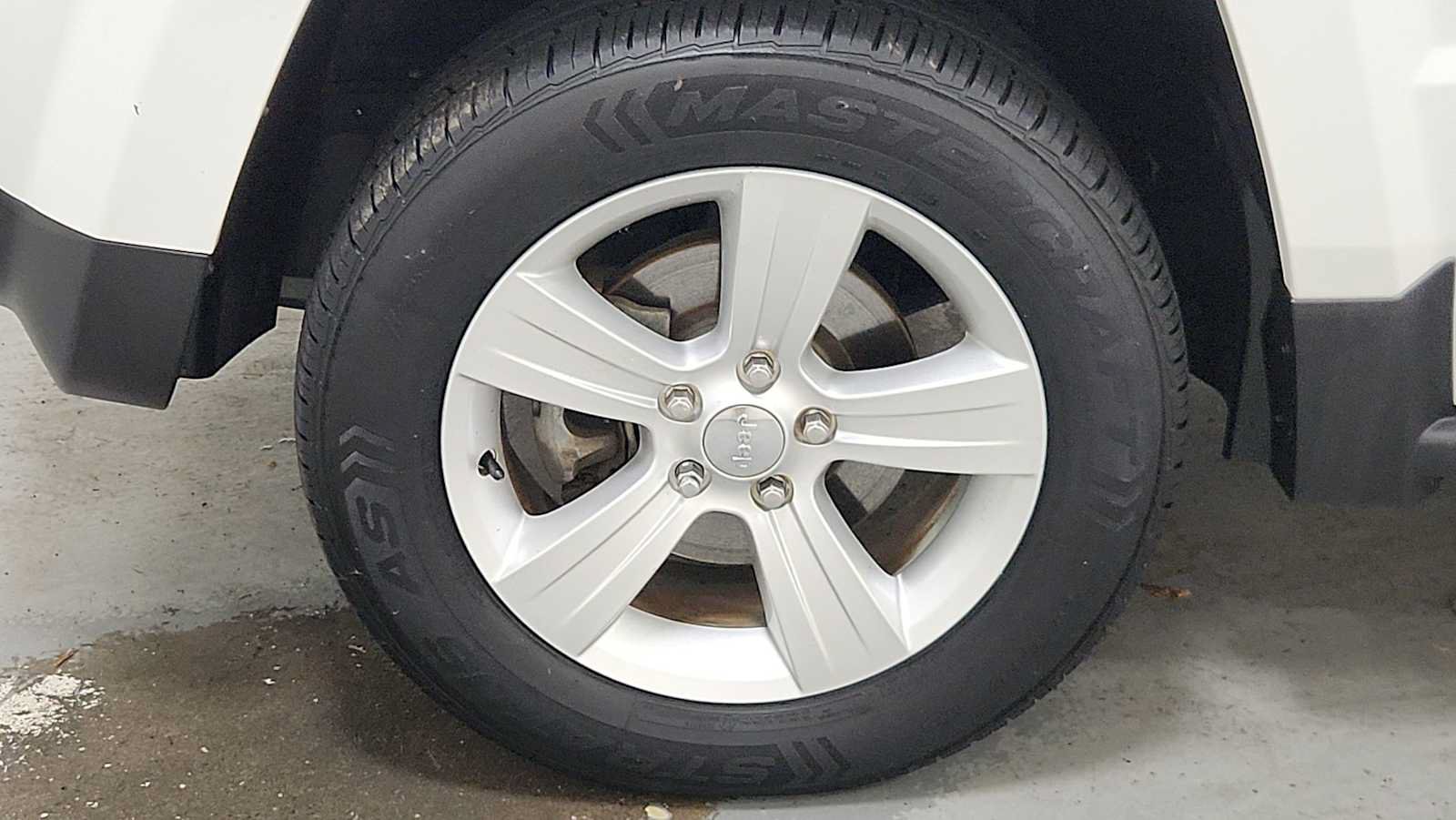 Used 2014 Jeep Patriot Latitude AWD/4WD image 10