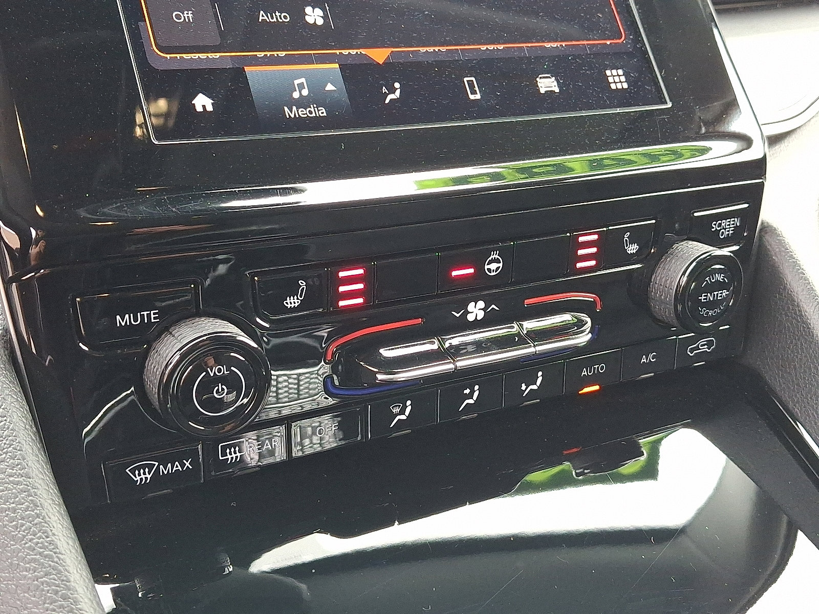 Used 2022 Jeep Grand Cherokee L Laredo w/ Luxury Tech Group I image 16