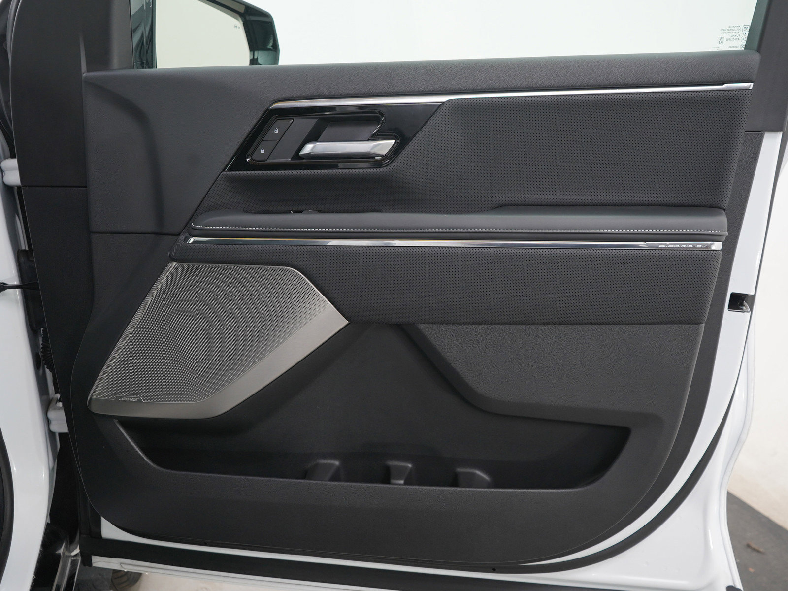 Used 2025 GMC Sierra EV Denali AWD/4WD image 9