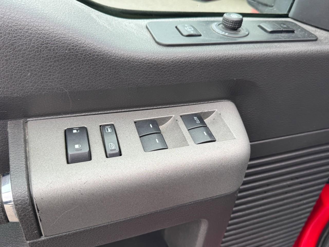 Used 2011 Ford F250 Lariat w/ Lariat Interior Pkg image 16