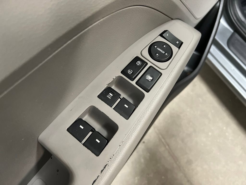 Used 2017 Hyundai Elantra SE image 14