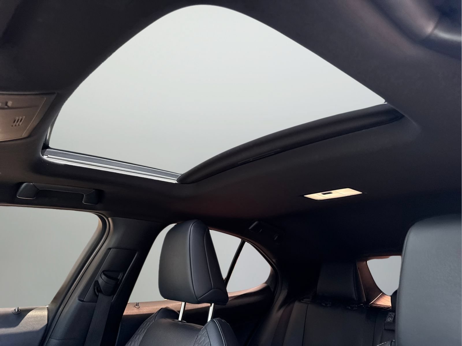 Used 2020 Lexus UX 250h w/ Premium Package AWD/4WD image 30