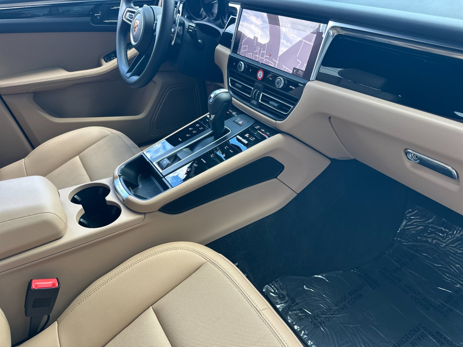 Certified 2026 Porsche Macan AWD/4WD image 20