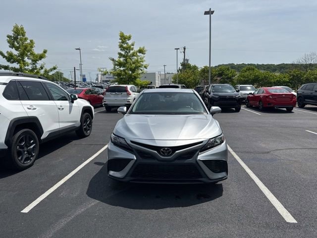 Used 2022 Toyota Camry SE FWD image 2