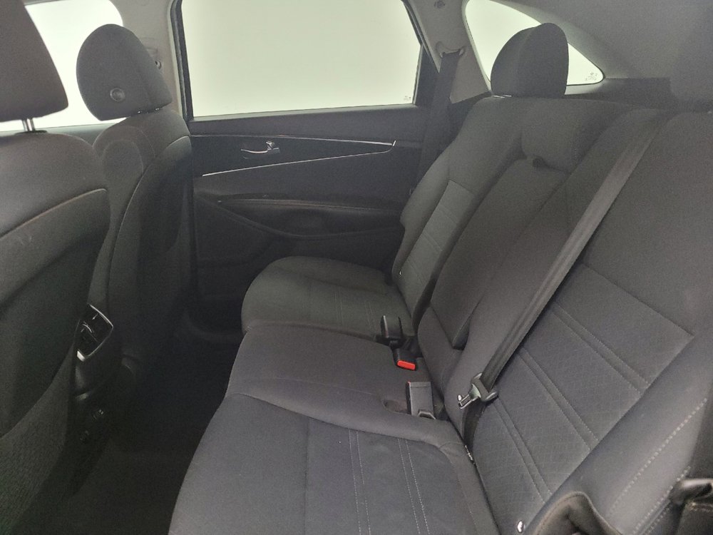 Used 2019 Kia Sorento AWD V6 image 18